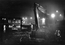 847452 Afbeelding van nachtelijke reconstructiewerkzaamheden op de Provincialeweg (onderdeel van de S21, de secundaire ...